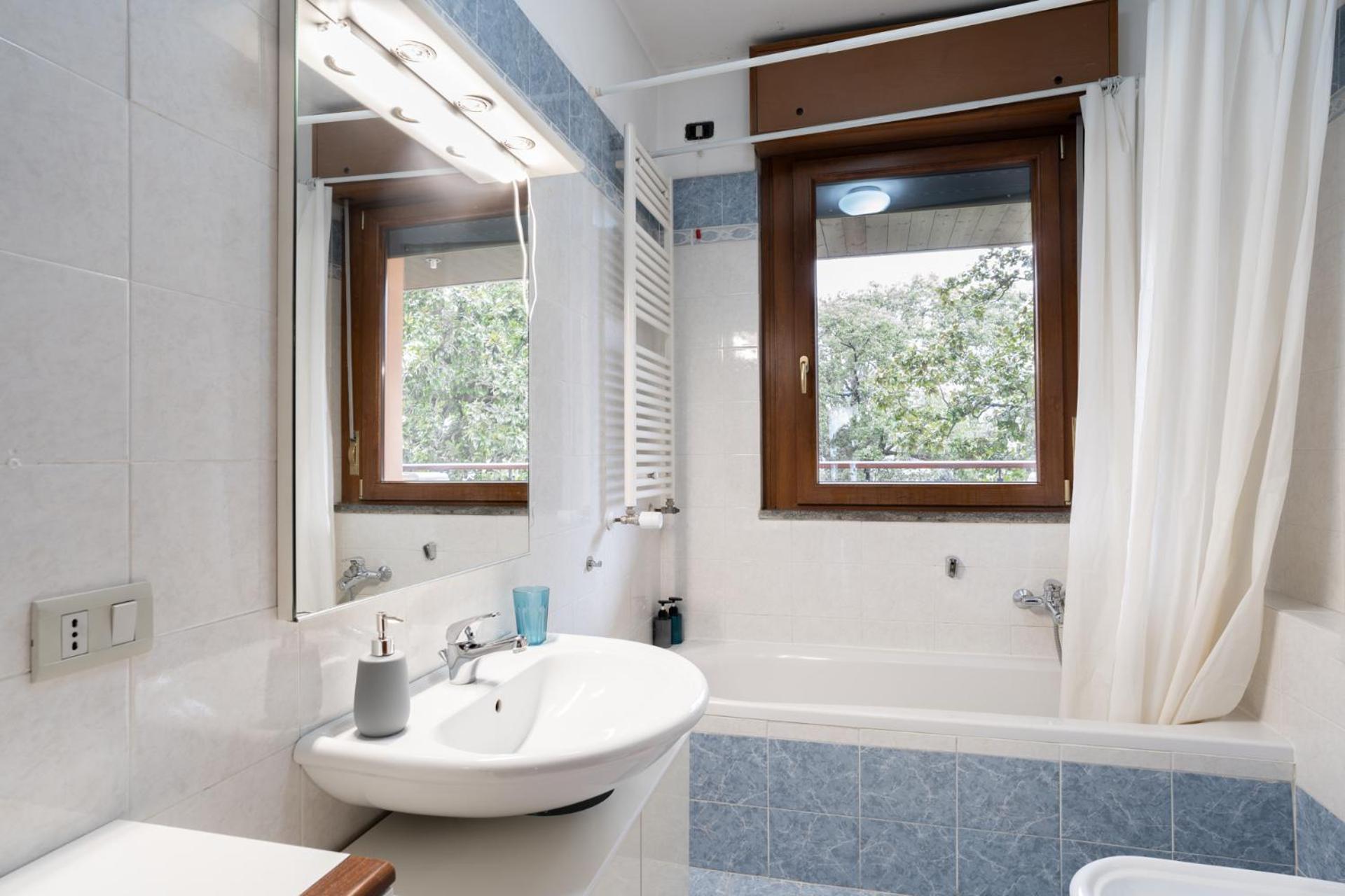 Spacious Bright Apartment Near City Center And Como Lake With Air Conditioning Lecco Εξωτερικό φωτογραφία