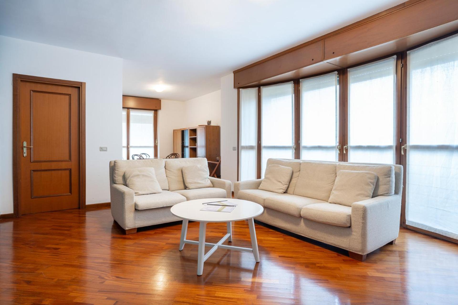 Spacious Bright Apartment Near City Center And Como Lake With Air Conditioning Lecco Εξωτερικό φωτογραφία